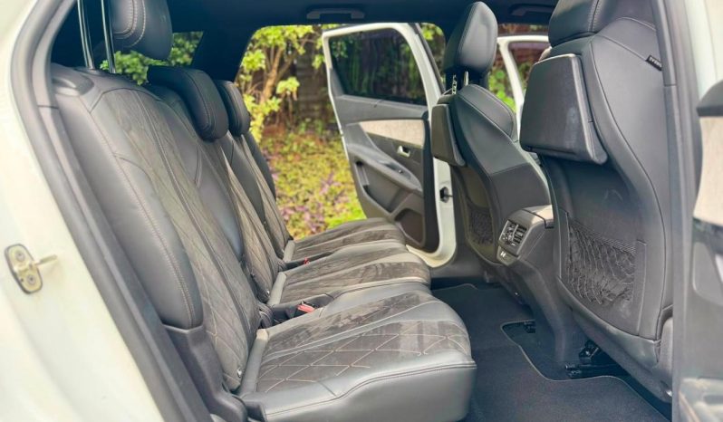 
								Peugeot 5008 GT full									