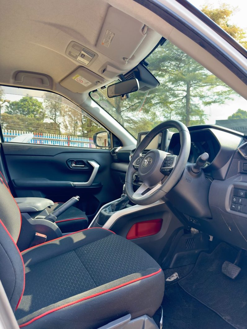 
								Toyota Raize full									