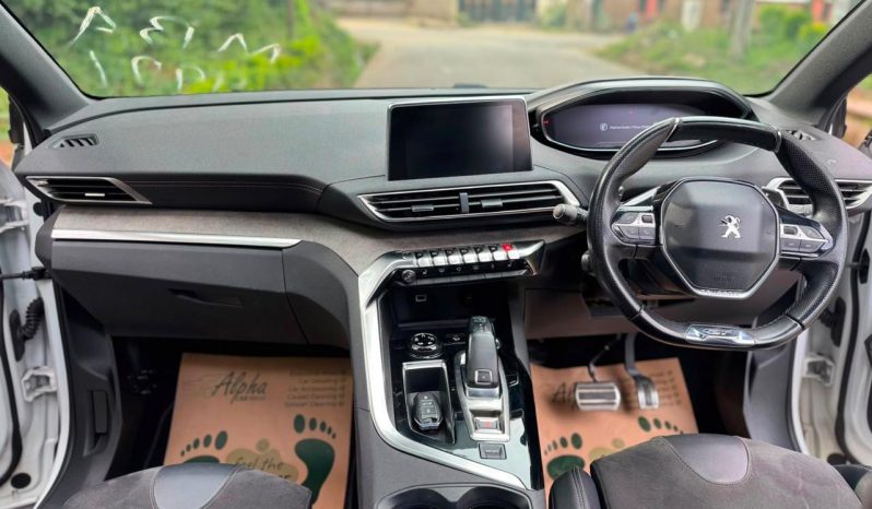 
								Peugeot 5008 GT full									