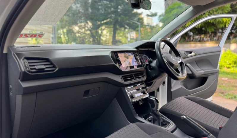 
								Volkswagen T-Cross full									