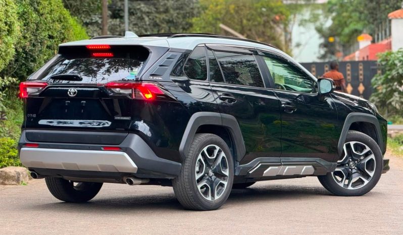 
								Toyota RAV4 full									