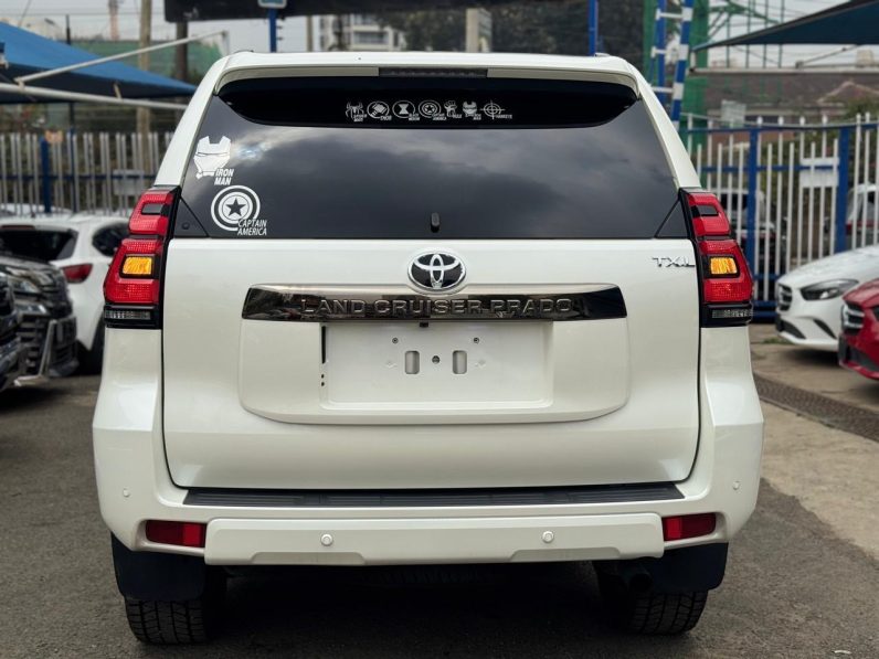 
								Toyota Land Cruiser Prado TXL full									