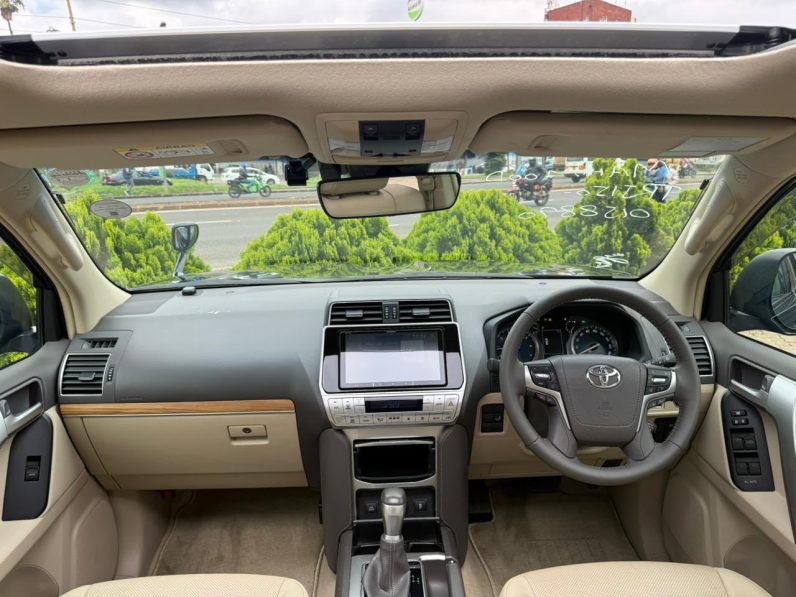 
								Toyota Land Cruiser Prado TXL full									