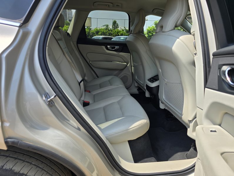
								Volvo XC60 D4 full									