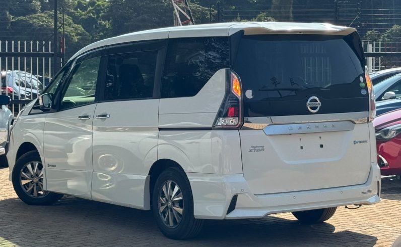 
								Nissan Serena full									