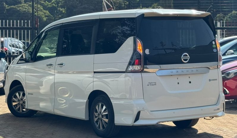 
								Nissan Serena full									