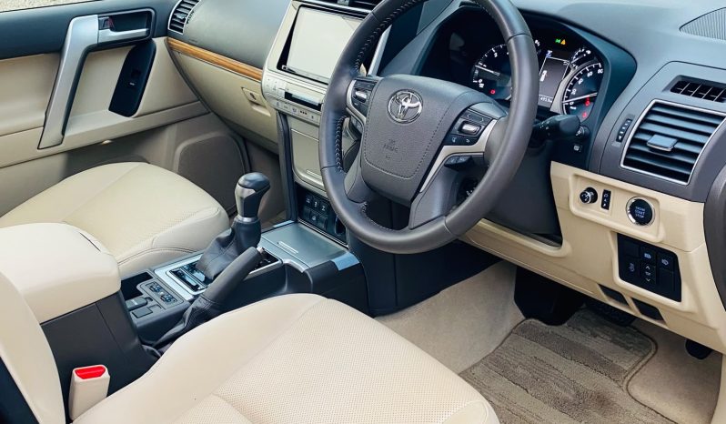 
								Toyota Land Cruiser Prado TXL full									