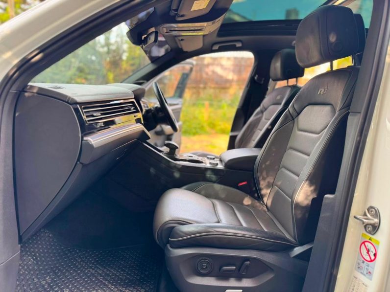 
								Volkswagen Touareg full									