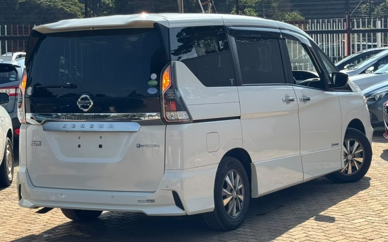 
								Nissan Serena full									