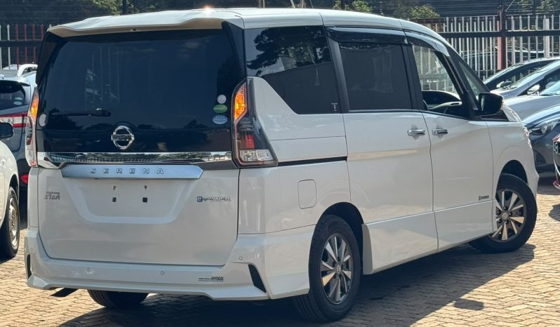 
								Nissan Serena full									
