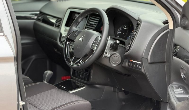 
								Mitsubishi Outlander full									