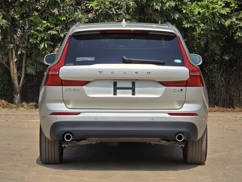 
								Volvo XC60 D4 full									