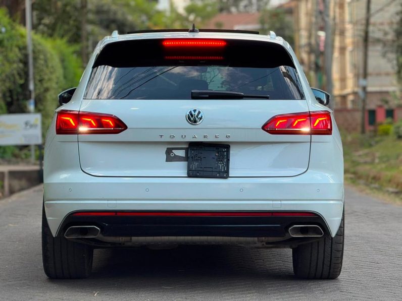 
								Volkswagen Touareg full									