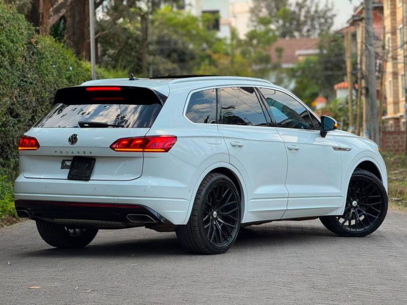 
								Volkswagen Touareg full									