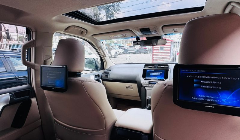 
								Toyota Land Cruiser Prado TXL full									