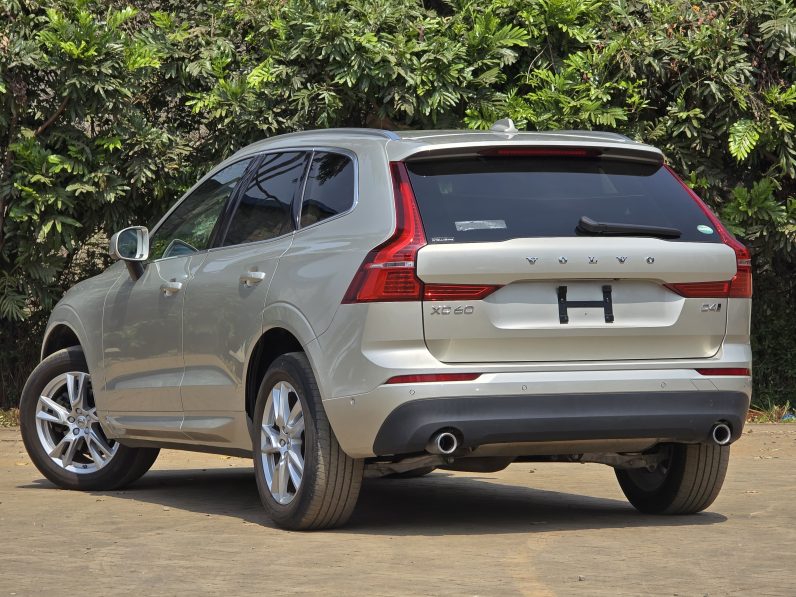 
								Volvo XC60 D4 full									