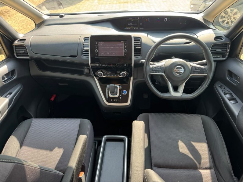 
								Nissan Serena full									