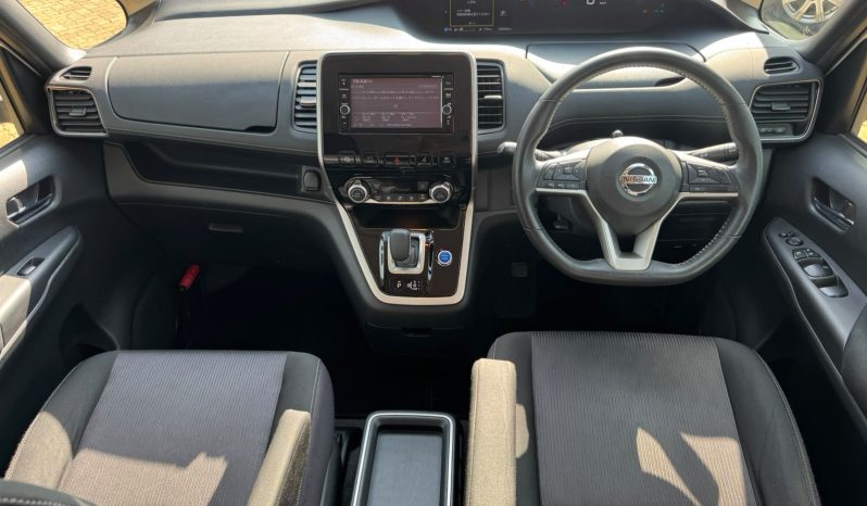 
								Nissan Serena full									