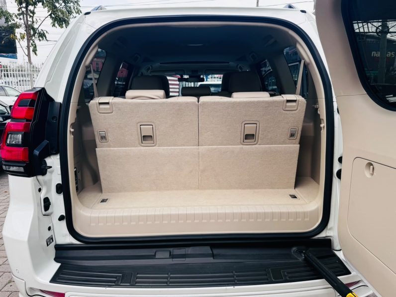 
								Toyota Land Cruiser Prado TXL full									