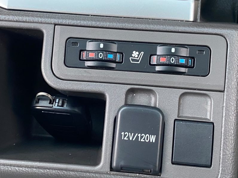 
								Toyota Land Cruiser Prado TXL full									