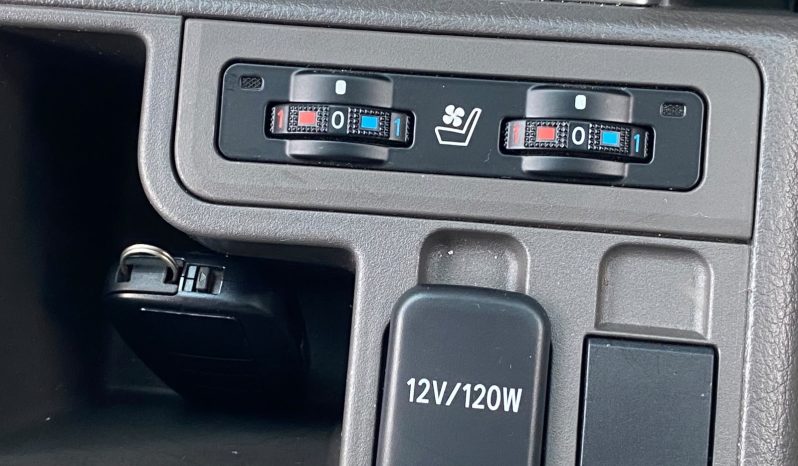 
								Toyota Land Cruiser Prado TXL full									