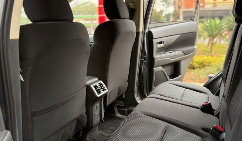 
								Mitsubishi Outlander full									