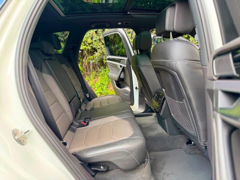 
								Volkswagen Touareg full									