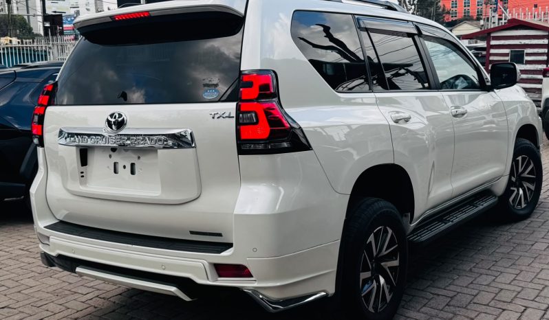 
								Toyota Land Cruiser Prado TXL full									