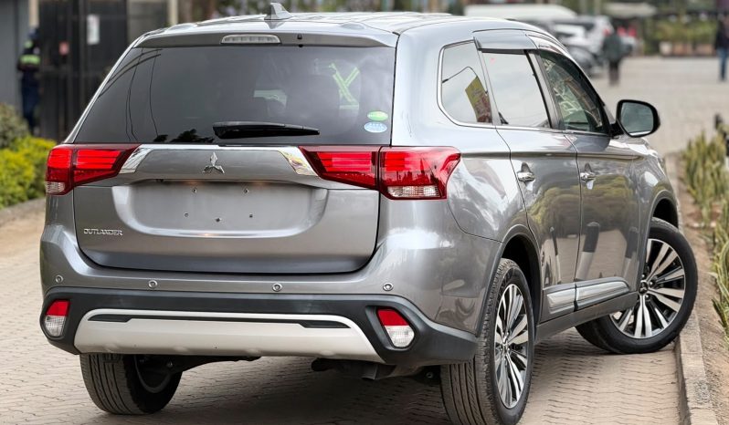 
								Mitsubishi Outlander full									