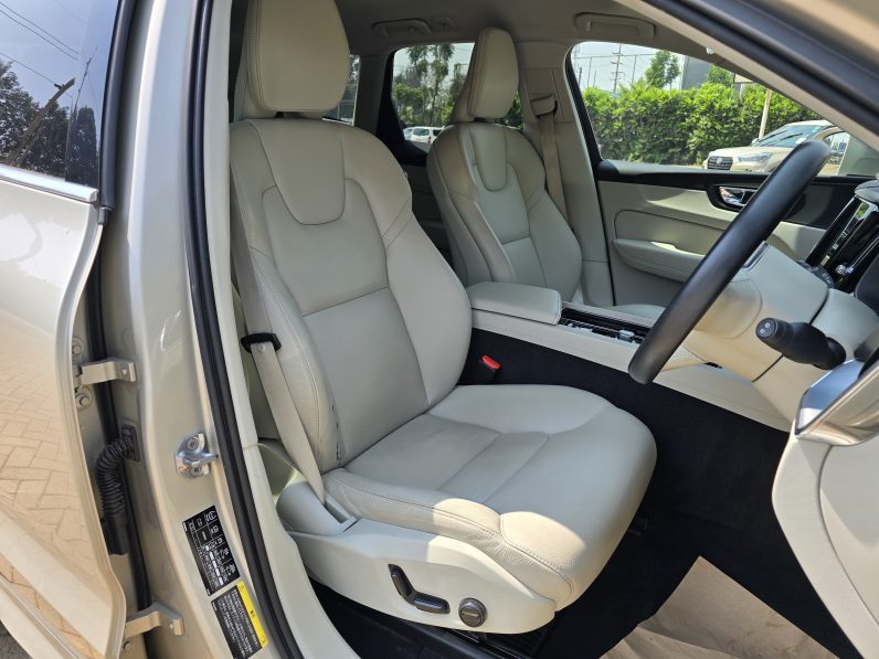 
								Volvo XC60 D4 full									