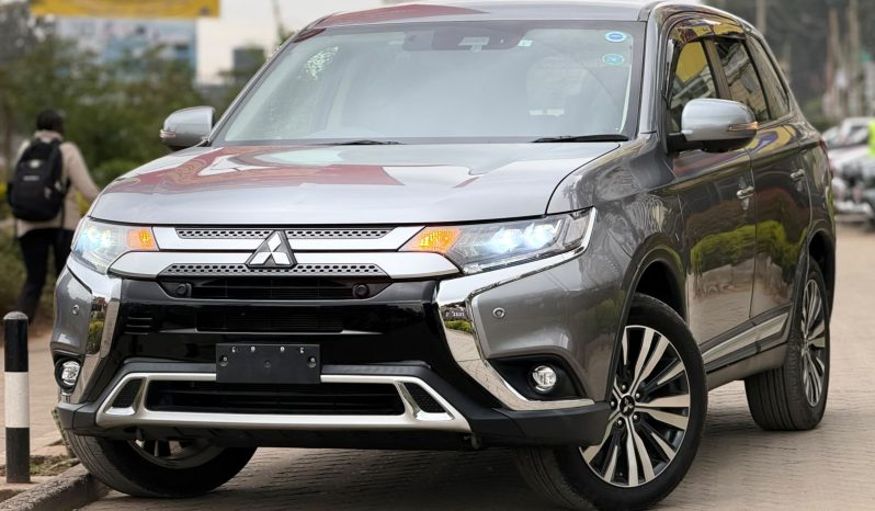 
								Mitsubishi Outlander full									
