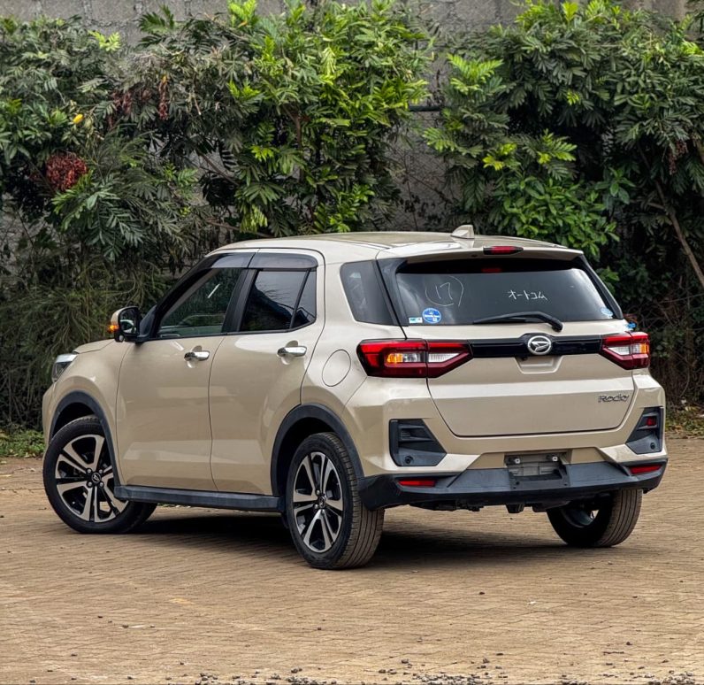 
								Daihatsu Rocky full									