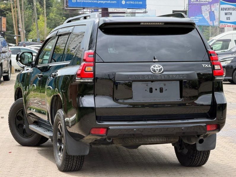 
								Toyota Land Cruiser Prado TXL full									