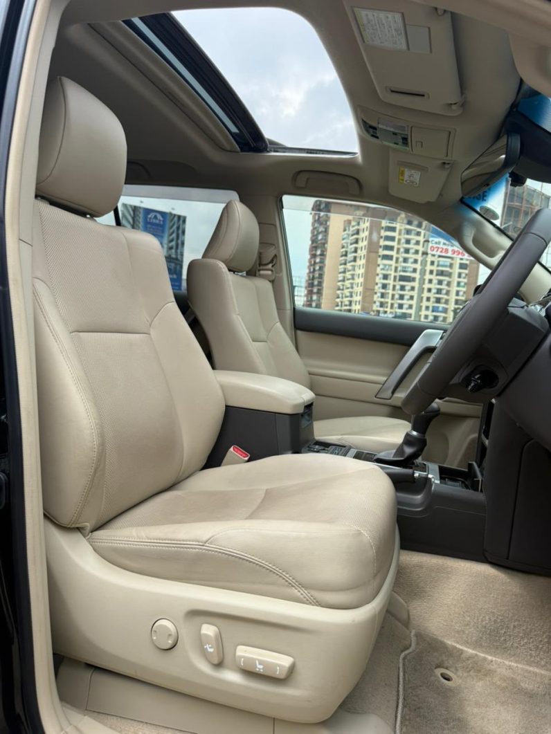 
								Toyota Land Cruiser Prado TXL full									