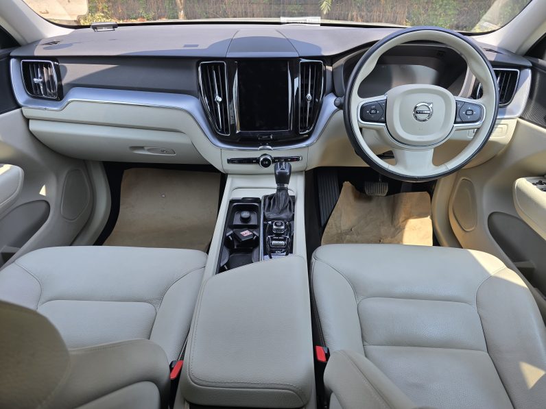 
								Volvo XC60 D4 full									