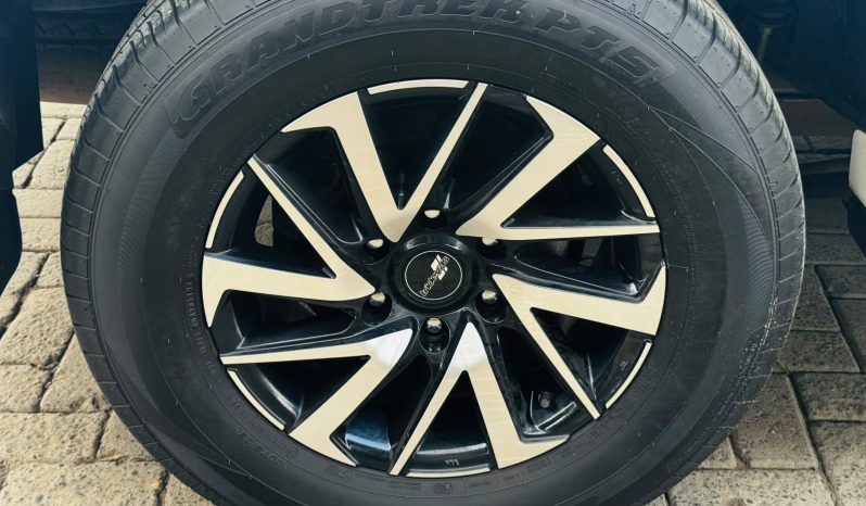 
								Toyota Land Cruiser Prado TXL full									