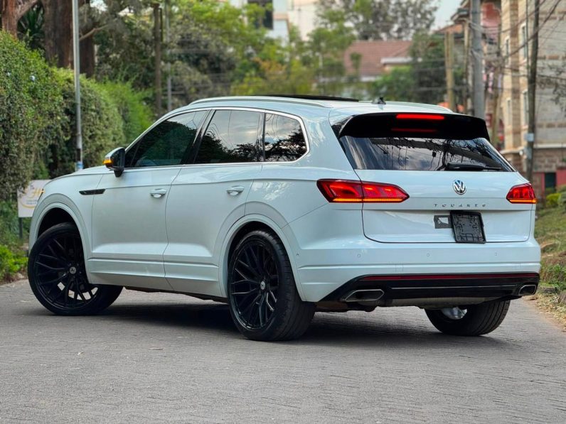 
								Volkswagen Touareg full									