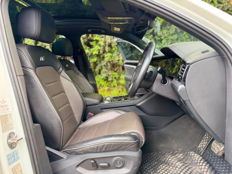 
								Volkswagen Touareg full									
