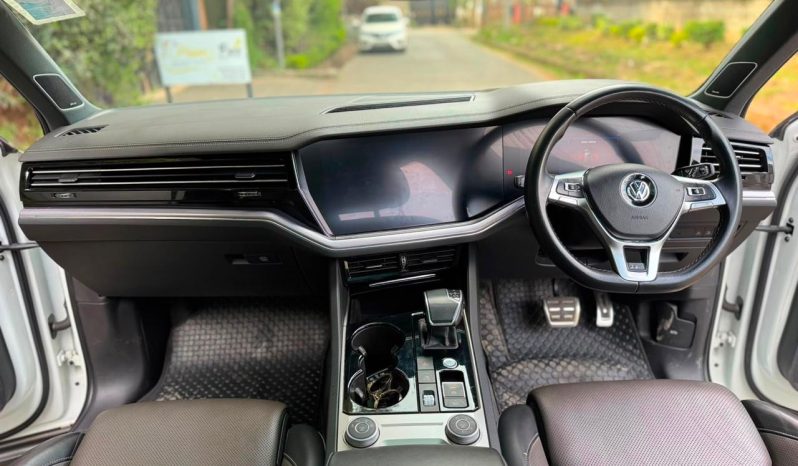 
								Volkswagen Touareg full									