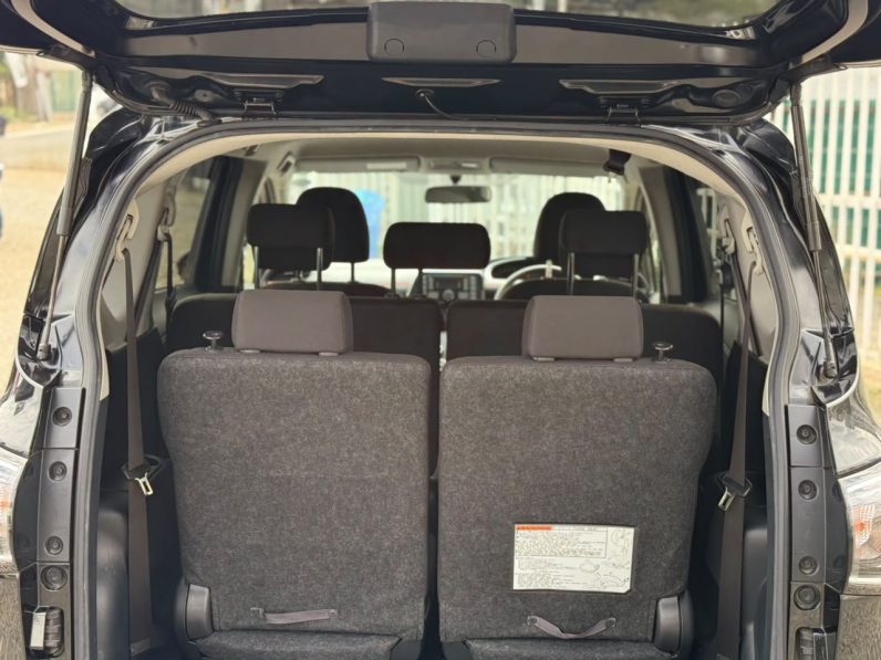 
								Toyota Sienta full									