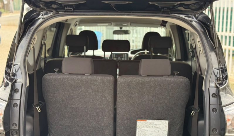 
								Toyota Sienta full									