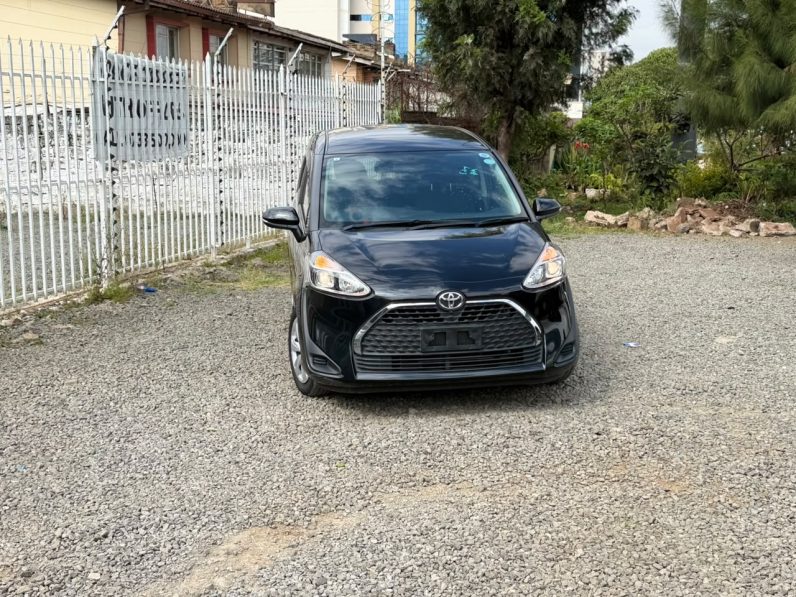
								Toyota Sienta full									