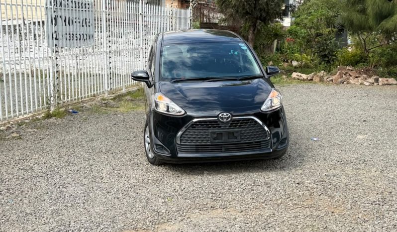 
								Toyota Sienta full									