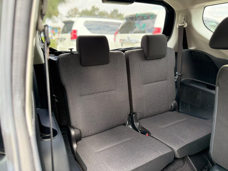 
								Toyota Sienta full									