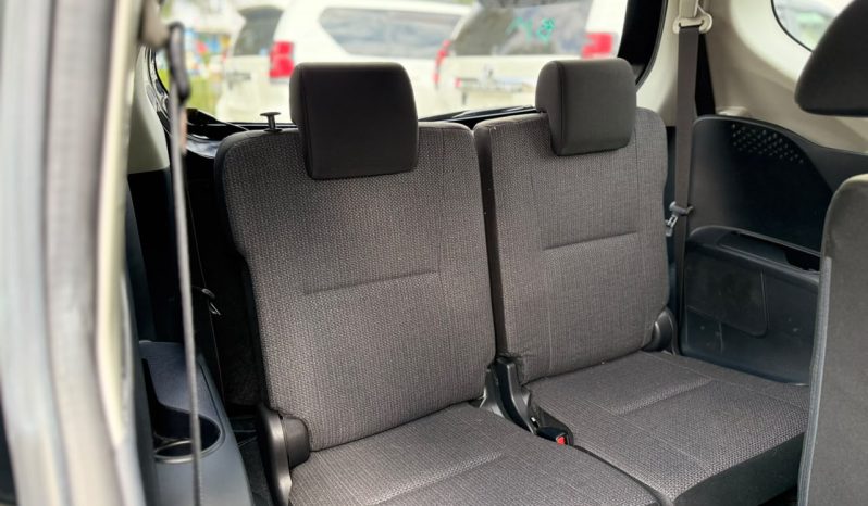 
								Toyota Sienta full									