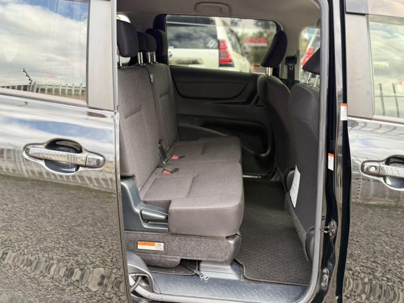 
								Toyota Sienta full									
