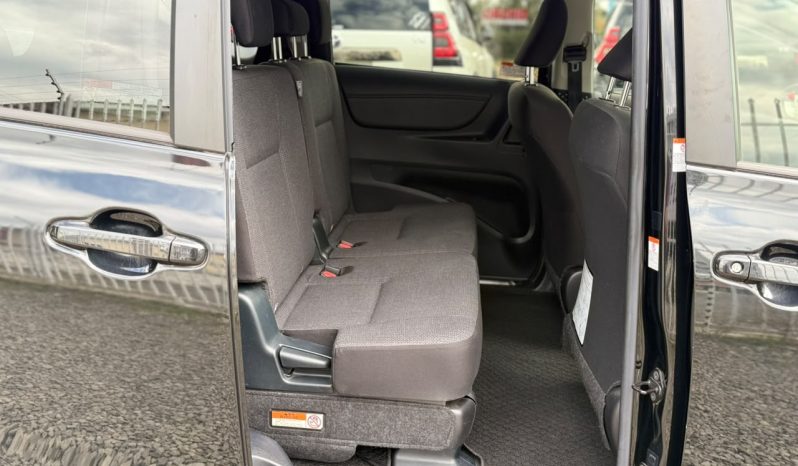
								Toyota Sienta full									