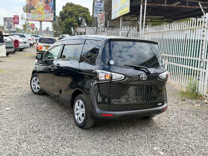 
								Toyota Sienta full									