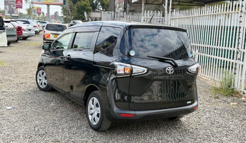 
								Toyota Sienta full									