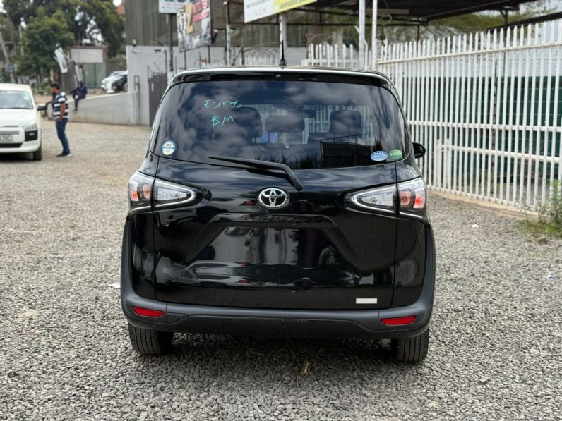 
								Toyota Sienta full									